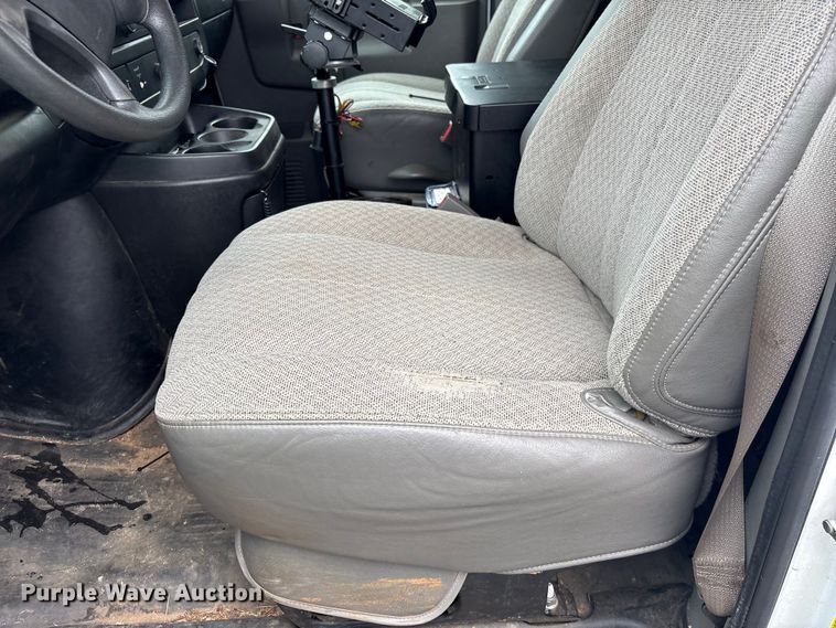 image for item EF1300 2017 Chevrolet Express 2500 utility van