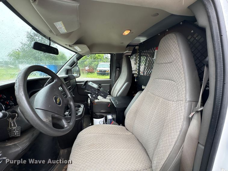 image for item EF1300 2017 Chevrolet Express 2500 utility van