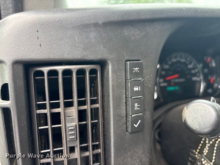 image for item EF1300 2017 Chevrolet Express 2500 utility van