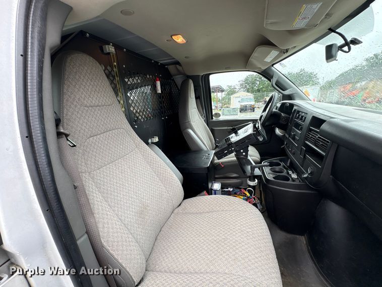 image for item EF1300 2017 Chevrolet Express 2500 utility van