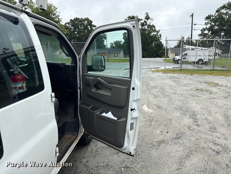 image for item EF1300 2017 Chevrolet Express 2500 utility van