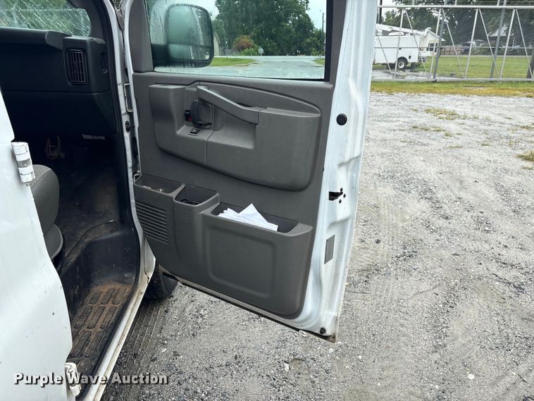 image for item EF1300 2017 Chevrolet Express 2500 utility van