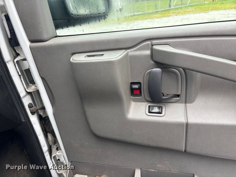 image for item EF1300 2017 Chevrolet Express 2500 utility van
