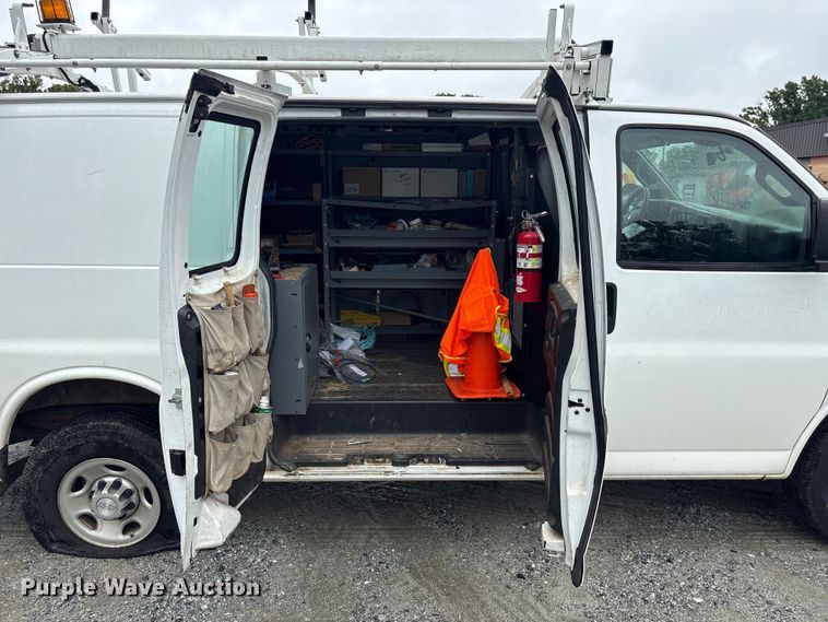 image for item EF1300 2017 Chevrolet Express 2500 utility van