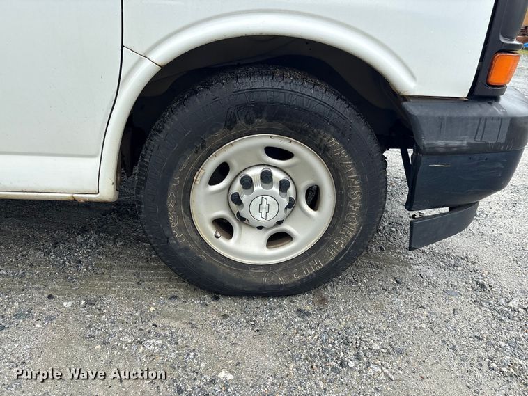 image for item EF1300 2017 Chevrolet Express 2500 utility van