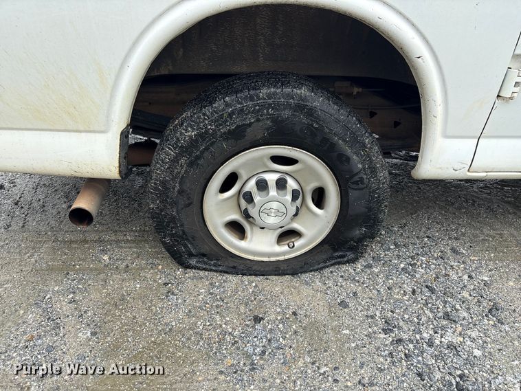 image for item EF1300 2017 Chevrolet Express 2500 utility van