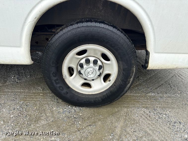 image for item EF1300 2017 Chevrolet Express 2500 utility van