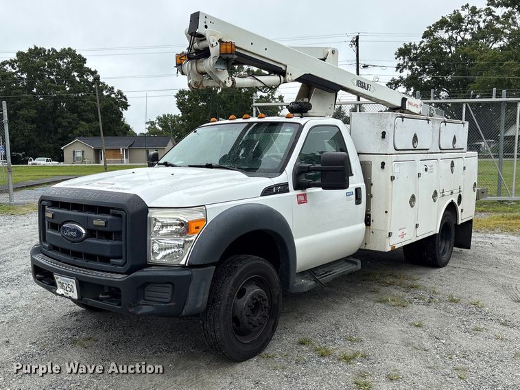 2013 Ford F450 Super Duty XL bucket truck