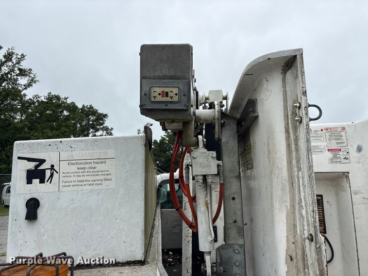 image for item EF1305 2013 Ford F450 Super Duty XL bucket truck