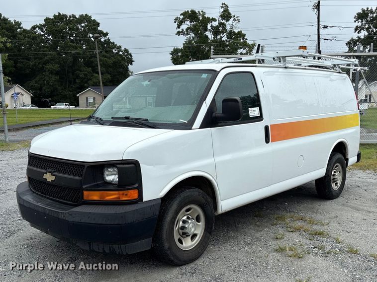 2017 Chevrolet Express 2500 utility van