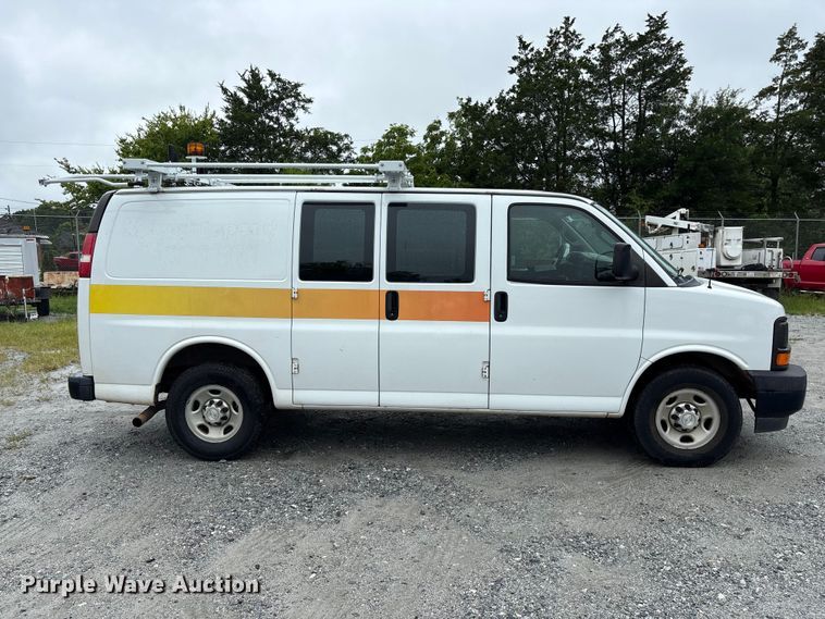 image for item EF1306 2017 Chevrolet Express 2500 utility van