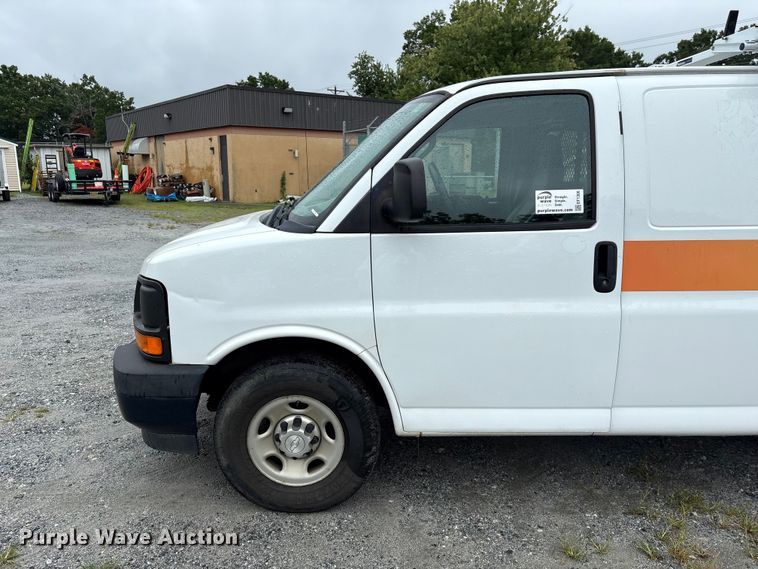 image for item EF1306 2017 Chevrolet Express 2500 utility van