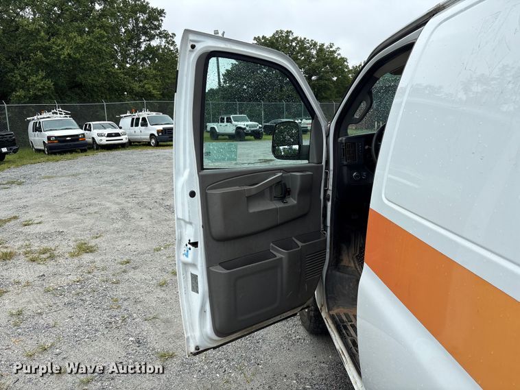 image for item EF1306 2017 Chevrolet Express 2500 utility van