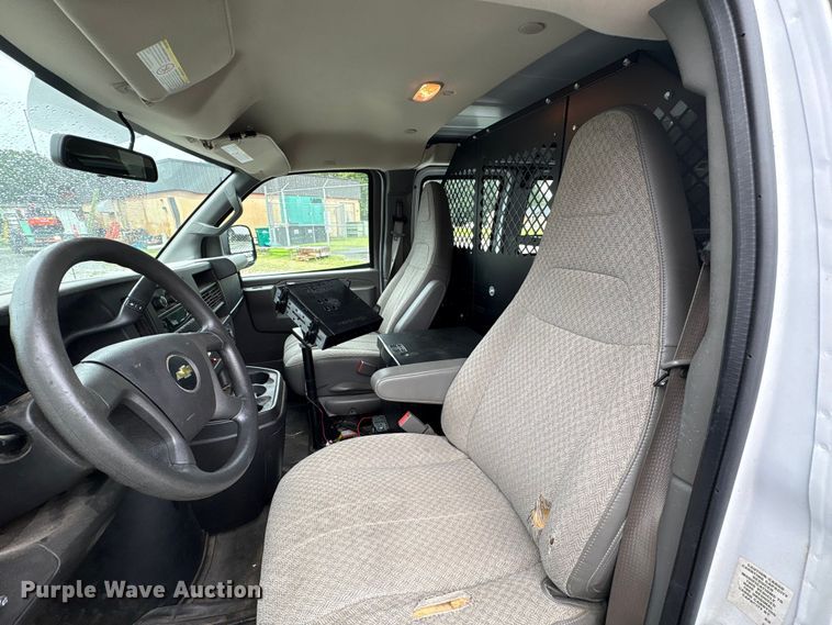 image for item EF1306 2017 Chevrolet Express 2500 utility van