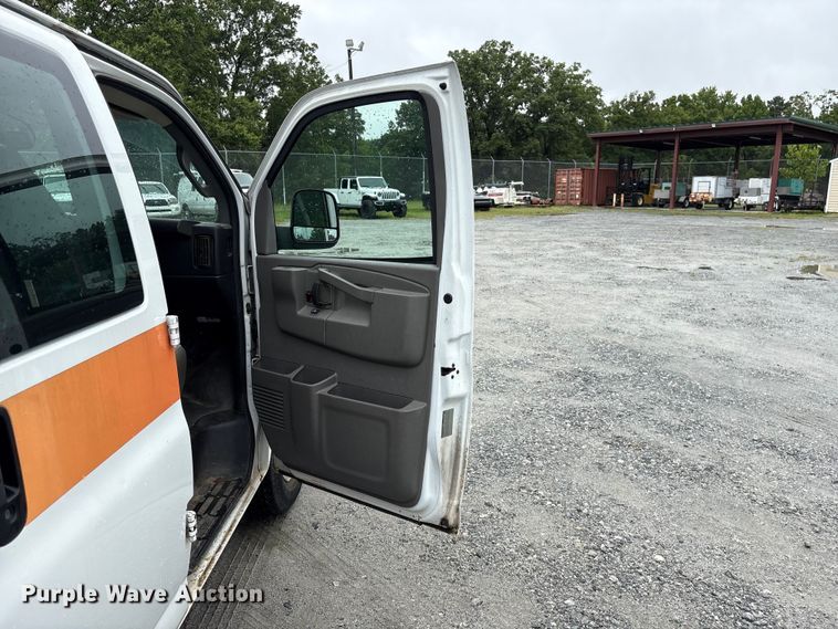 image for item EF1306 2017 Chevrolet Express 2500 utility van