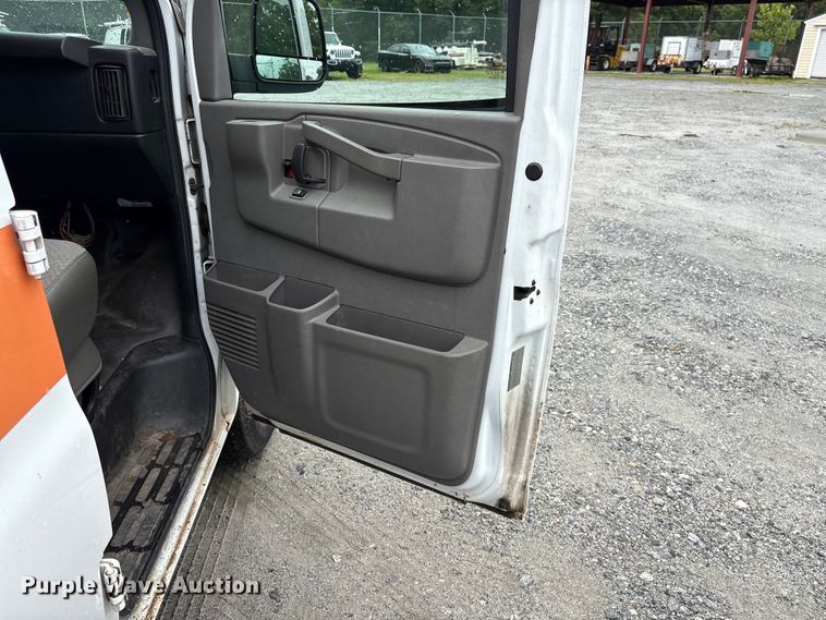 image for item EF1306 2017 Chevrolet Express 2500 utility van