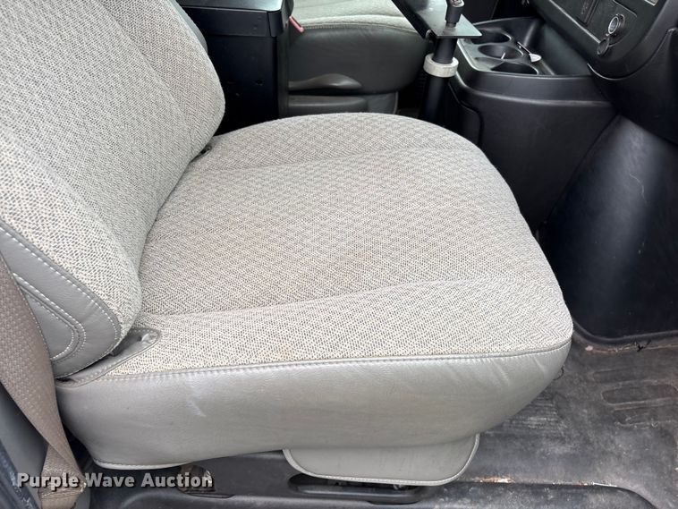 image for item EF1306 2017 Chevrolet Express 2500 utility van