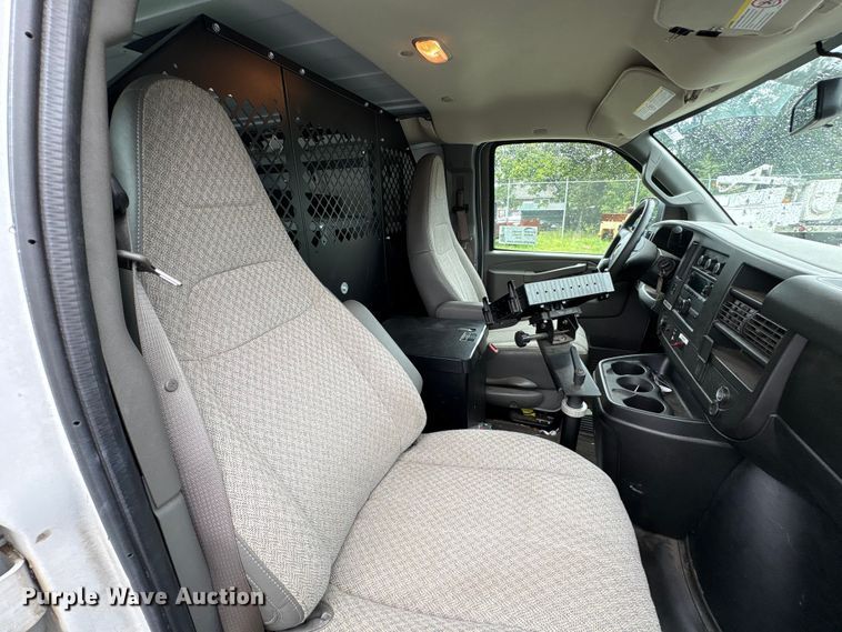 image for item EF1306 2017 Chevrolet Express 2500 utility van