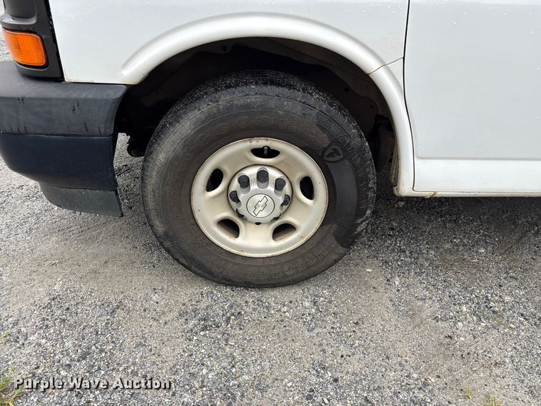 image for item EF1306 2017 Chevrolet Express 2500 utility van