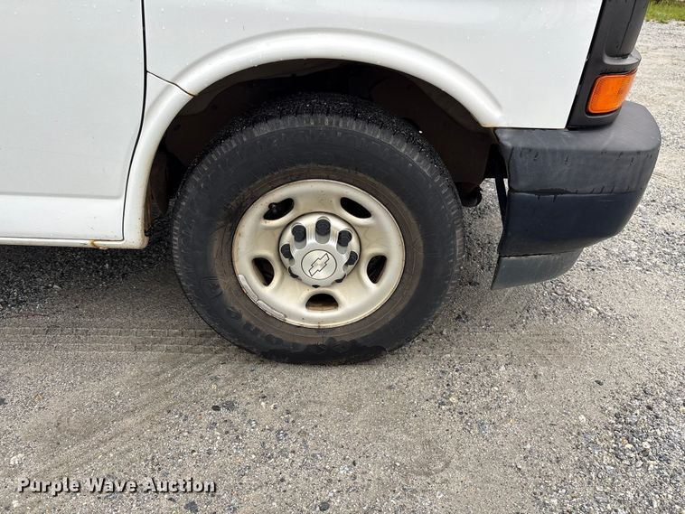 image for item EF1306 2017 Chevrolet Express 2500 utility van