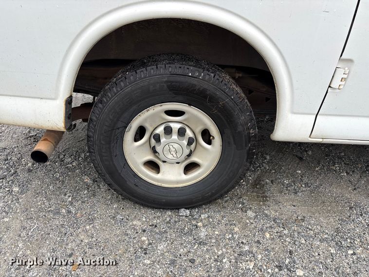 image for item EF1306 2017 Chevrolet Express 2500 utility van