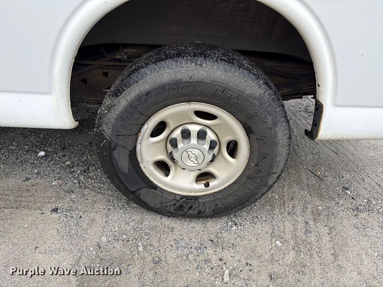 image for item EF1306 2017 Chevrolet Express 2500 utility van