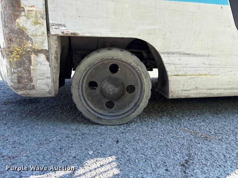 image for item EF1307 2018 UniCarriers CFS40 forklift