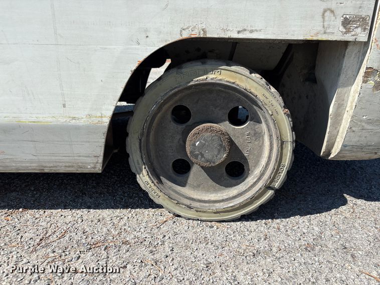 image for item EF1307 2018 UniCarriers CFS40 forklift