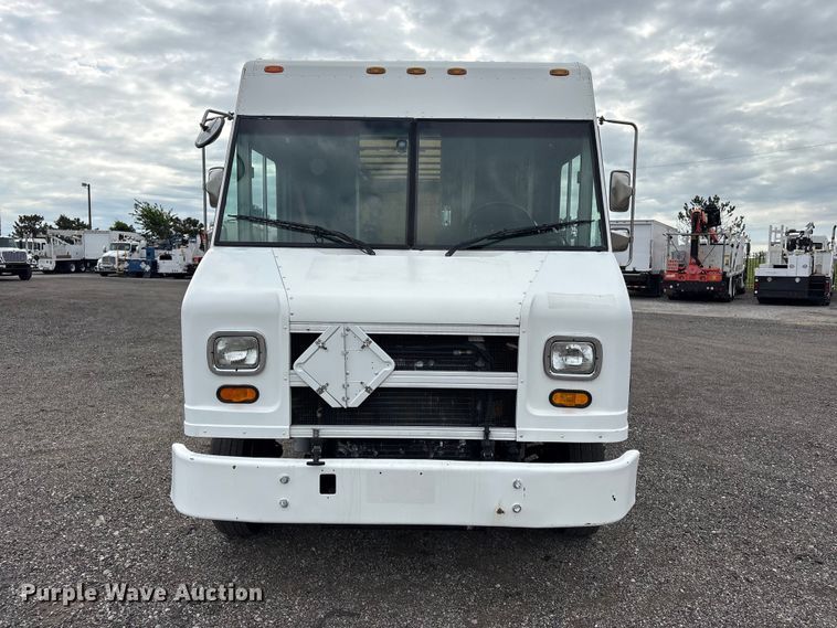 image for item EG9195 2001 Freightliner Mt 55 Chassis delivery truck