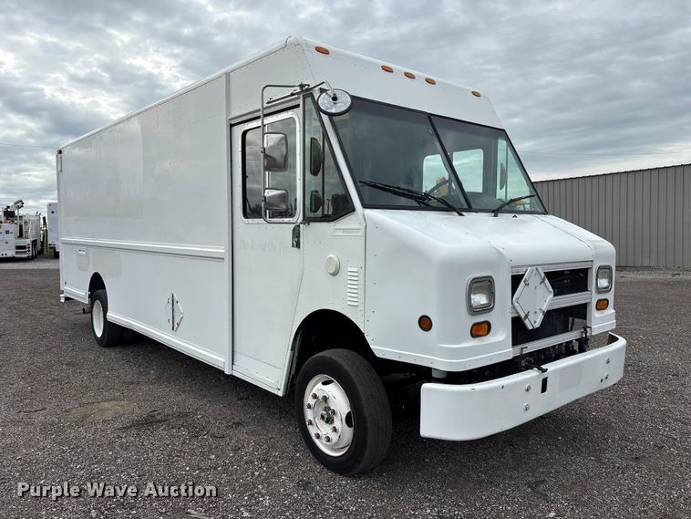 image for item EG9195 2001 Freightliner Mt 55 Chassis delivery truck