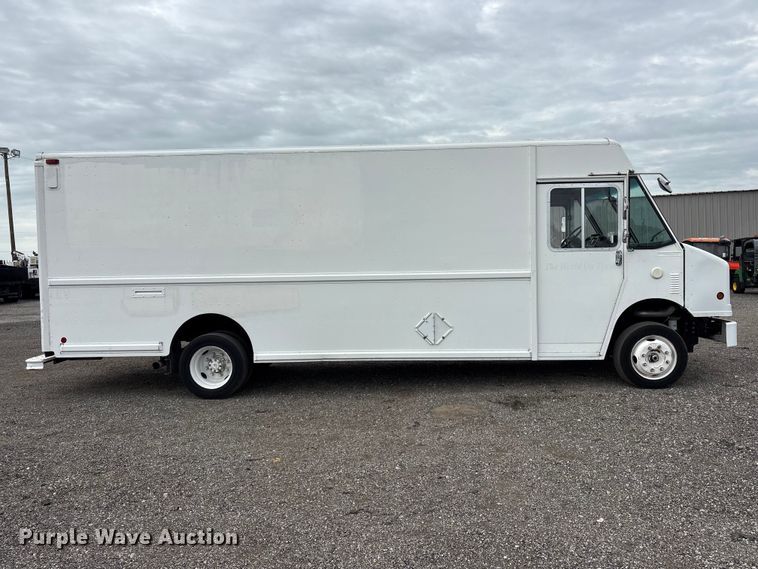 image for item EG9195 2001 Freightliner Mt 55 Chassis delivery truck