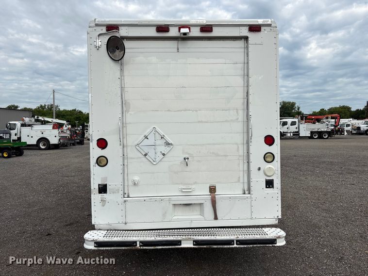 image for item EG9195 2001 Freightliner Mt 55 Chassis delivery truck