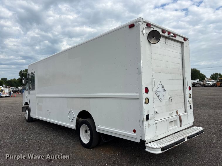 image for item EG9195 2001 Freightliner Mt 55 Chassis delivery truck