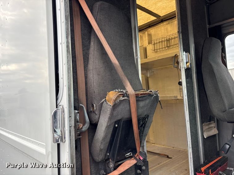image for item EG9195 2001 Freightliner Mt 55 Chassis delivery truck