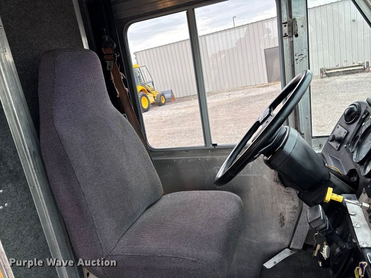 image for item EG9195 2001 Freightliner Mt 55 Chassis delivery truck
