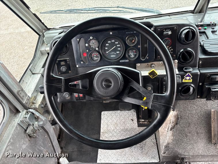 image for item EG9195 2001 Freightliner Mt 55 Chassis delivery truck