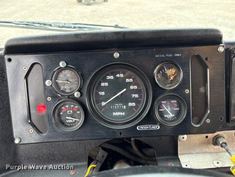 image for item EG9195 2001 Freightliner Mt 55 Chassis delivery truck