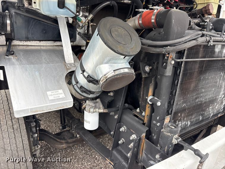 image for item EG9195 2001 Freightliner Mt 55 Chassis delivery truck