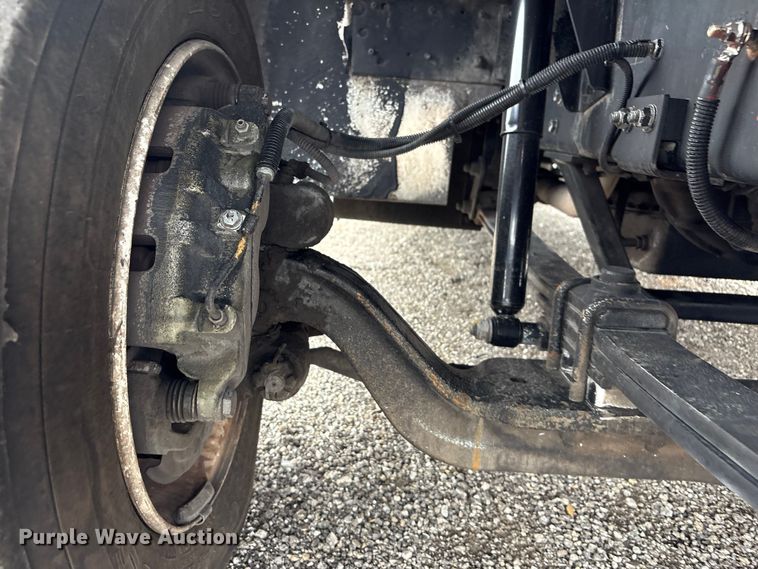 image for item EG9195 2001 Freightliner Mt 55 Chassis delivery truck