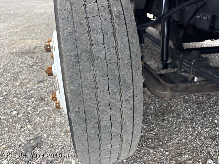image for item EG9195 2001 Freightliner Mt 55 Chassis delivery truck