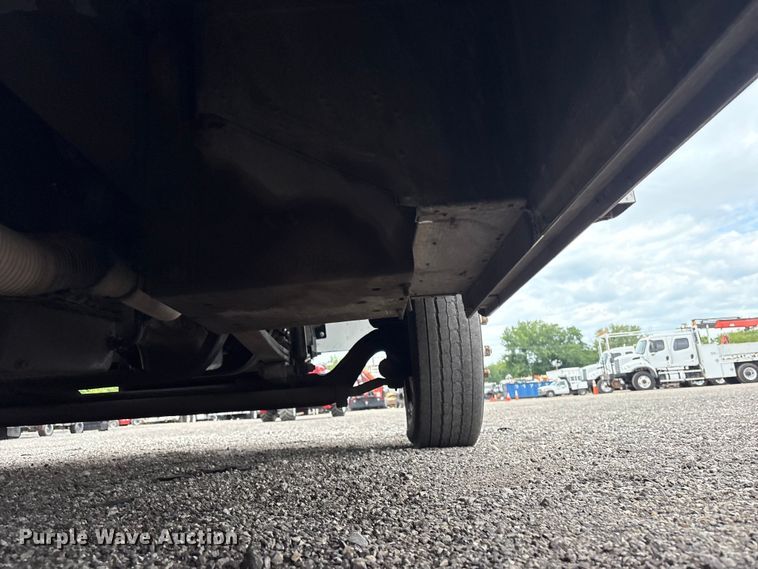 image for item EG9195 2001 Freightliner Mt 55 Chassis delivery truck