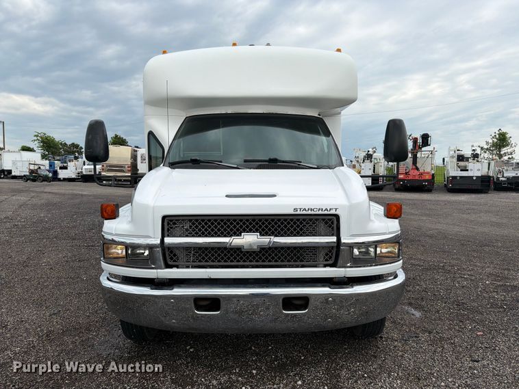 image for item EG9235 2008 Chevrolet C5500 shuttle bus