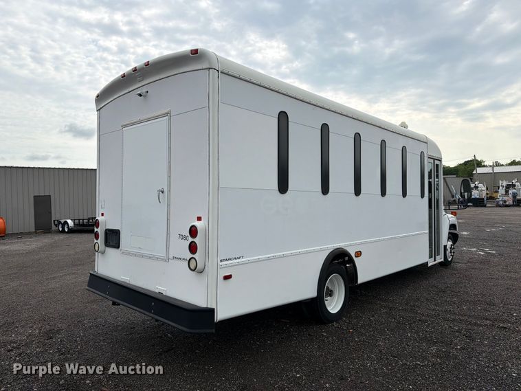 image for item EG9235 2008 Chevrolet C5500 shuttle bus