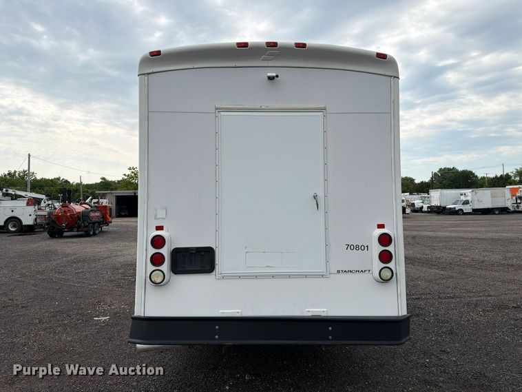 image for item EG9235 2008 Chevrolet C5500 shuttle bus