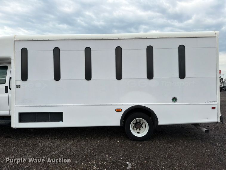 image for item EG9235 2008 Chevrolet C5500 shuttle bus