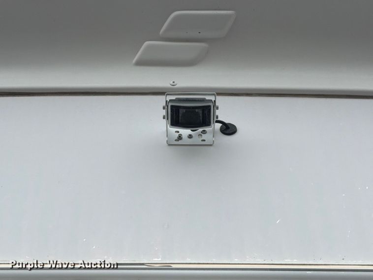 image for item EG9235 2008 Chevrolet C5500 shuttle bus
