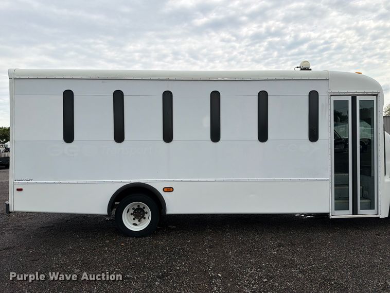 image for item EG9235 2008 Chevrolet C5500 shuttle bus