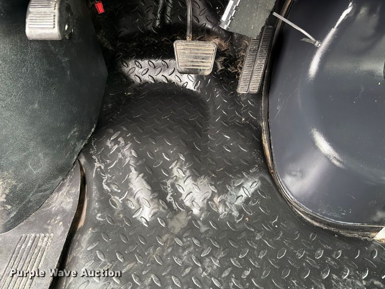 image for item EG9235 2008 Chevrolet C5500 shuttle bus