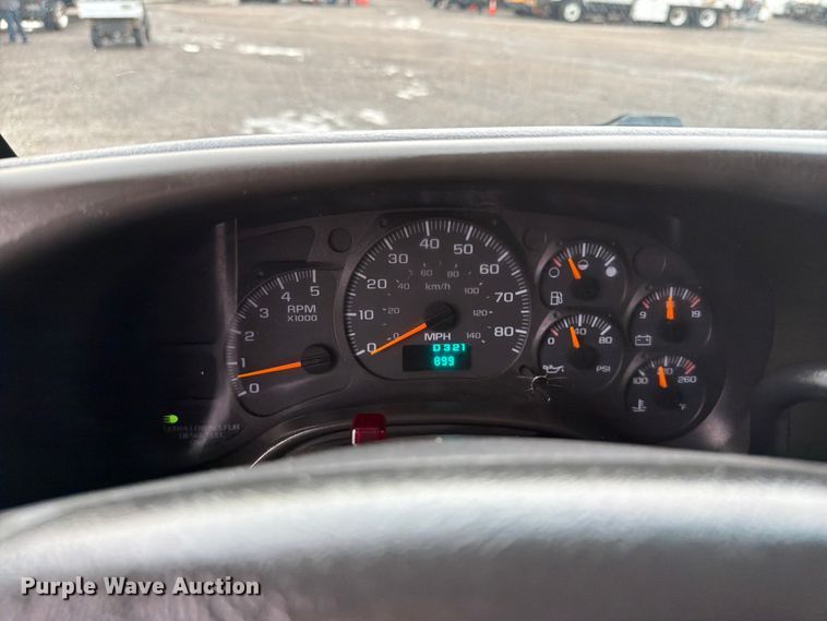 image for item EG9235 2008 Chevrolet C5500 shuttle bus