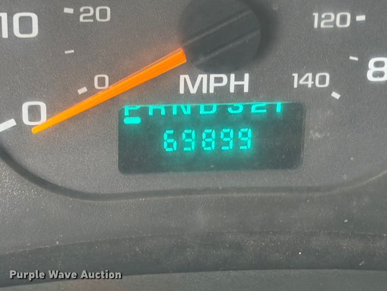 image for item EG9235 2008 Chevrolet C5500 shuttle bus